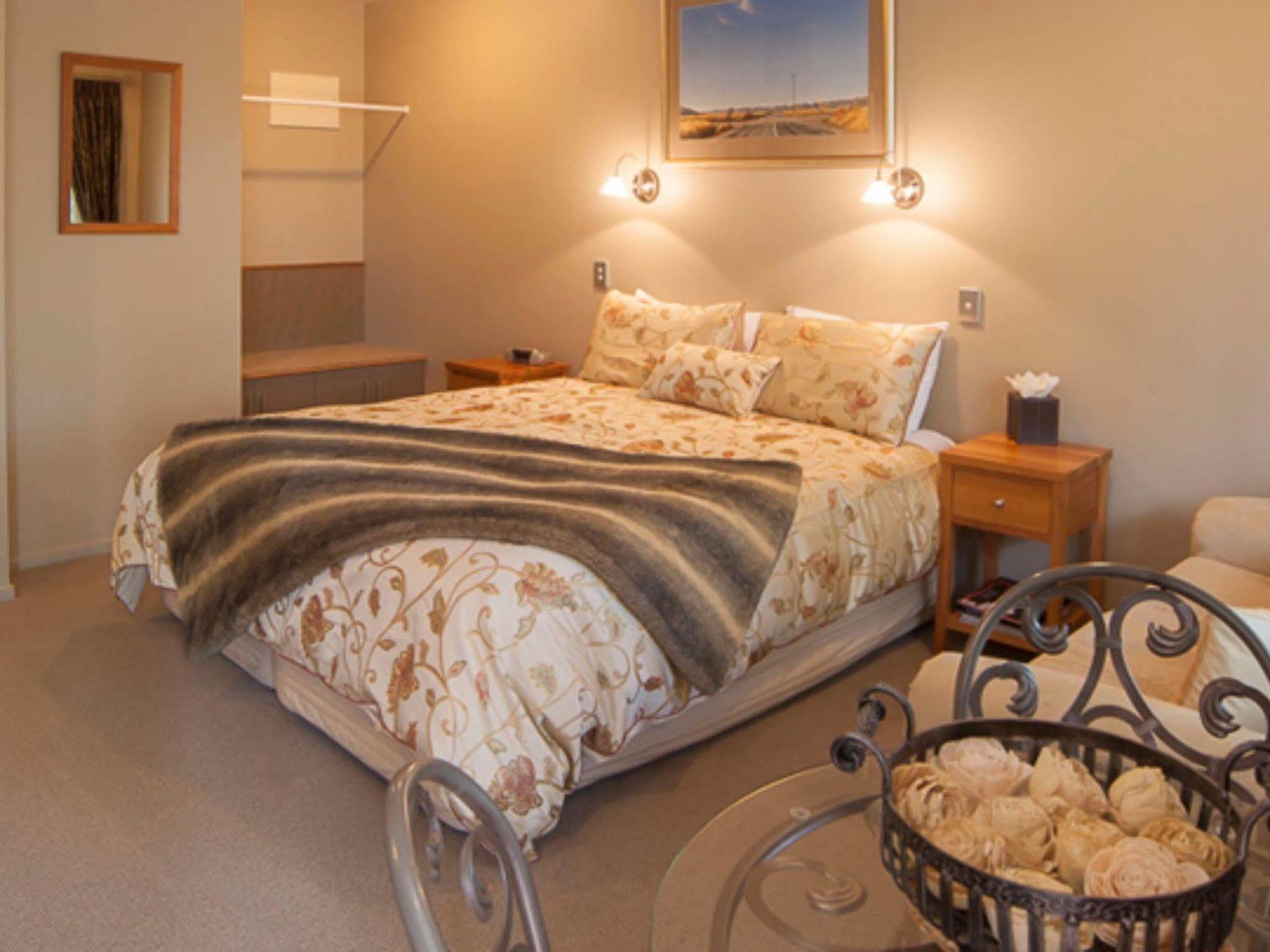 Blue Ridge Studios And Bed & Breakfast Te Anau Eksteriør billede
