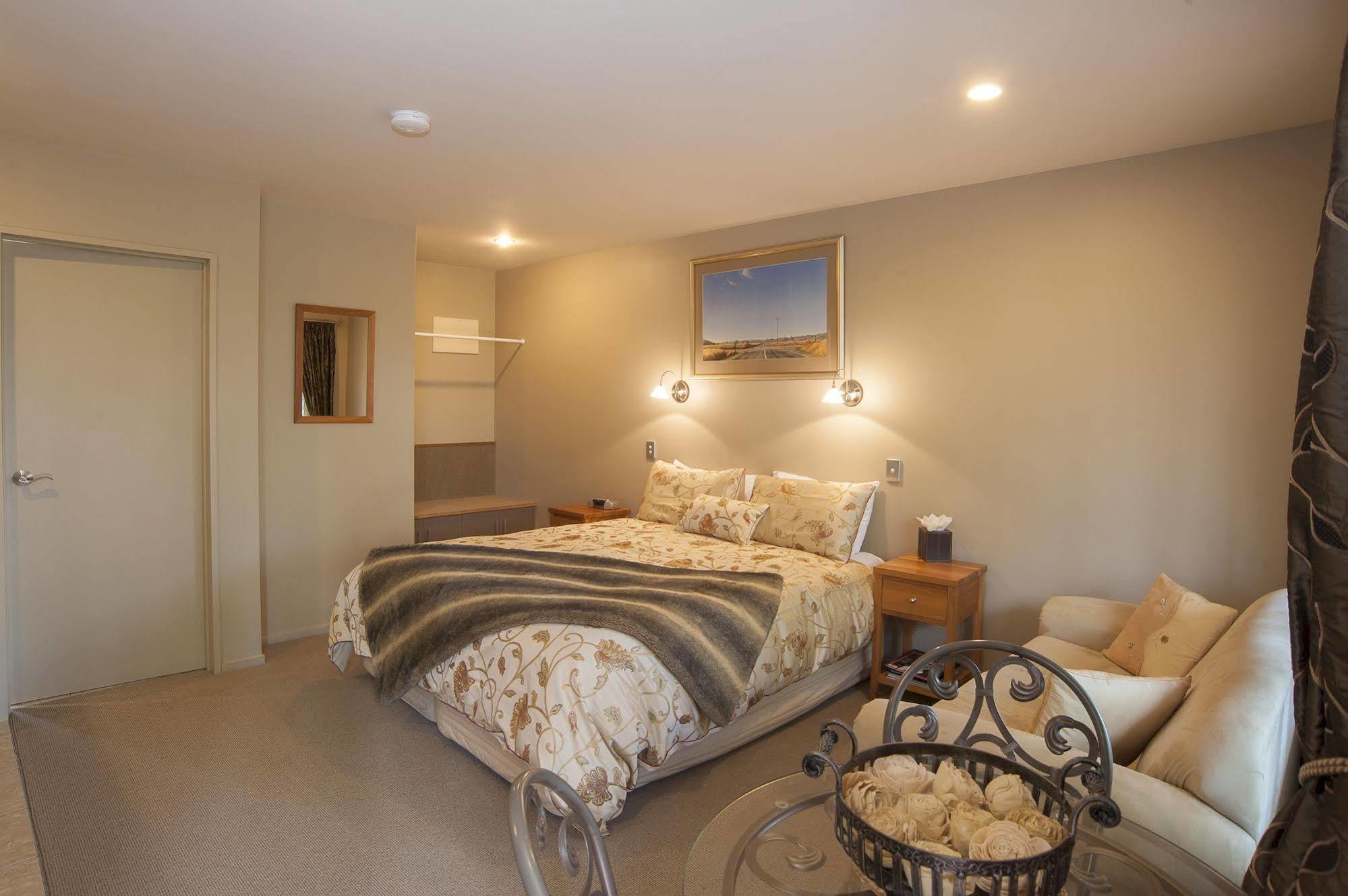 Blue Ridge Studios And Bed & Breakfast Te Anau Eksteriør billede