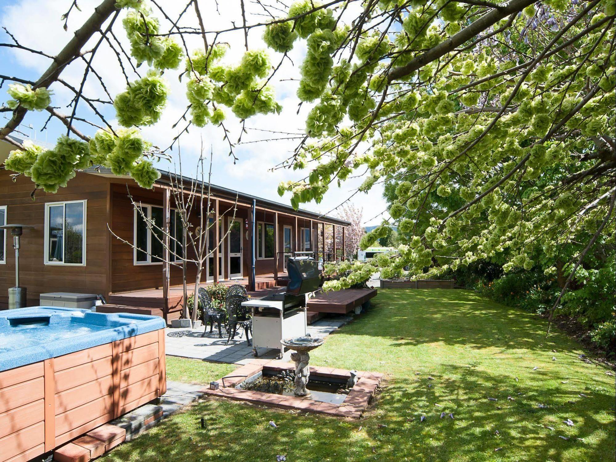 Blue Ridge Studios And Bed & Breakfast Te Anau Eksteriør billede